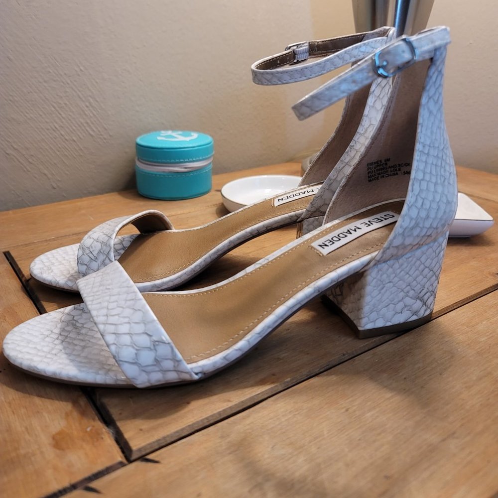 NWT Steve Madden Renee White and Grey Heels